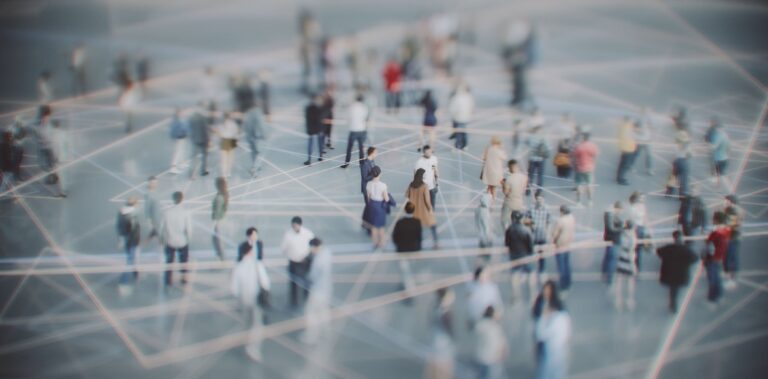 العادات الاجتماعية وتأثيرها على حياتنا اليومية